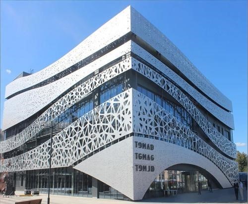 氟碳铝单板品牌怎么选 2026市场行情与避坑指南