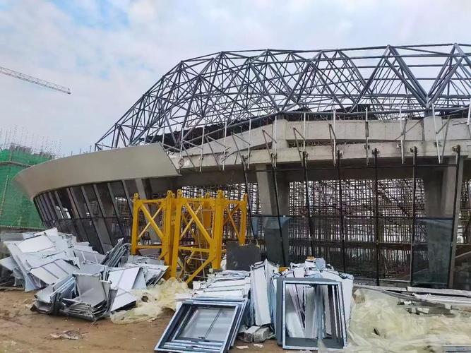 铝单板外墙翻新案例：看老旧建筑如何焕发新生