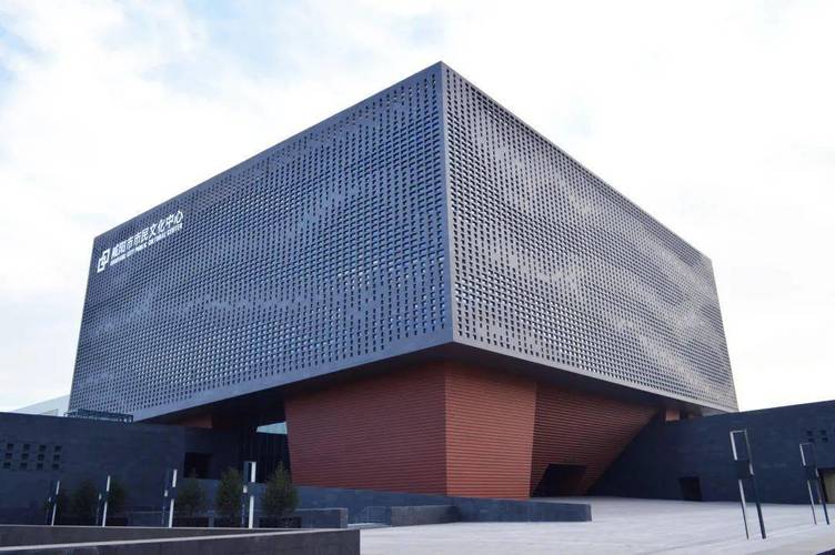 幕墙铝单板价格受多重因素影响，采购前了解行情再下单